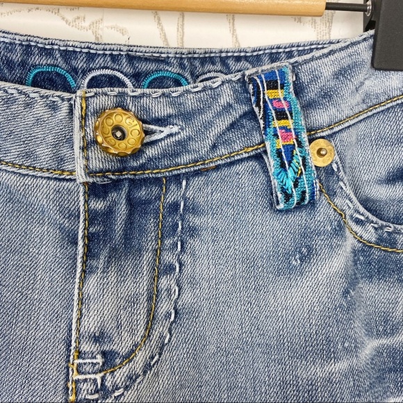 COOGI Vintage Light Wash Embroidered Pocket Distressed Straight Jeans 5/6 - Picture 4 of 15